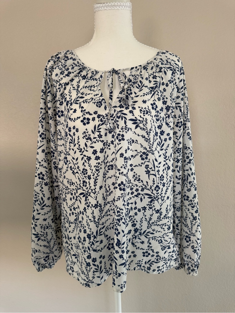 Sanctuary Blouse White and Navy Pattern